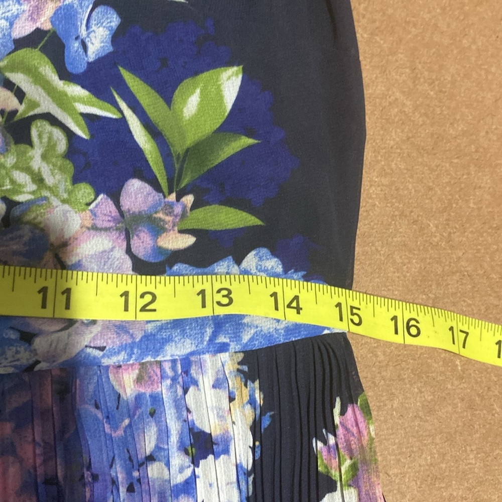 Abs Collection Dress - Picture 12 of 15